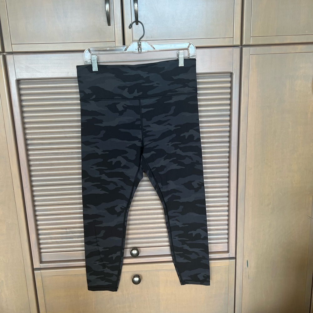 Athleta camo 7/8ths legging